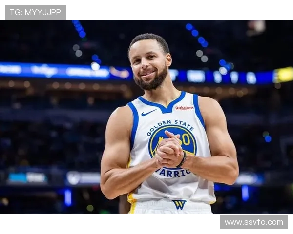 库里圣诞配色安踏KT11登场砍下23分3板4助攻表现稳定夜